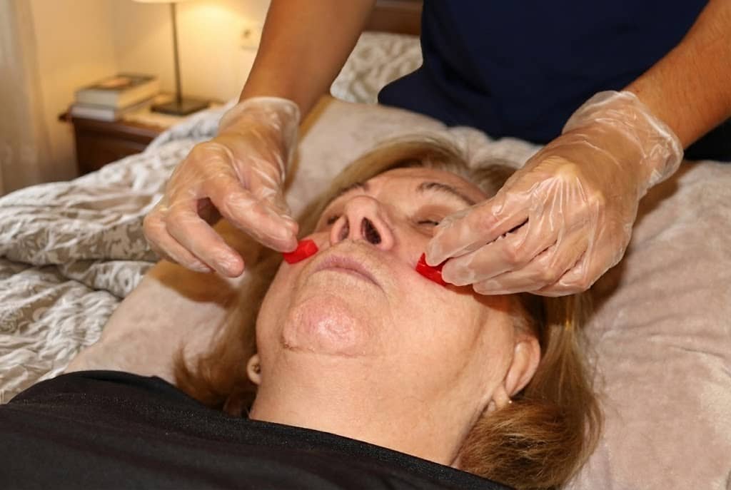 Fisioterapia a domicilio en Barcelona para parálisis facial con un abordaje por fases de recuperación. Anima Kinex